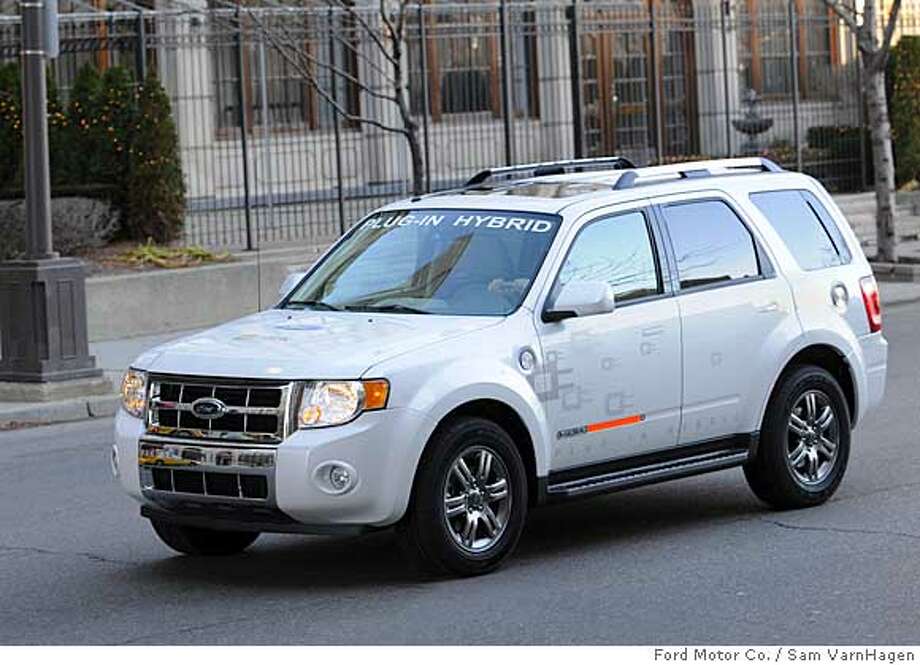 Automakers Begin To Move On Plug In Cars Sfgate Detroit Mi January 2008 Ford Escape Hybrid Plug In The