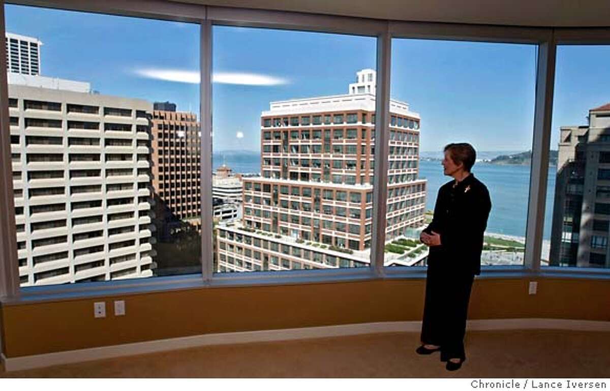 ###Live Caption:Diane Ososke, A retired teacher takes in the view from her condo in the new Infinity tower at 301 Main Street in San Francisco. She is moving because she likes the idea of living downtown and being able to walk to nearby restaurants, retail and entertainment options without having to climb hills. Photographed on Tuesday March 4, 2008 in San Francisco. Photo By Lance Iversen / San Francisco Chronicle.###Caption History:Diane Ososke, A retired teacher takes in the view from her condo in the new Infinity tower at 301 Main Street in San Francisco. She is moving because she likes the idea of living downtown and being able to walk to nearby restaurants, retail and entertainment options without having to climb hills. Photographed on Tuesday March 4, 2008 in San Francisco. Photo By Lance Iversen / San Francisco Chronicle.###Notes:Iversen 415-297-9395 CQ Ososke###Special Instructions:MANDATORY CREDIT PHOTOG AND SAN FRANCISCO CHRONICLE/NO SALES MAGS OUT
