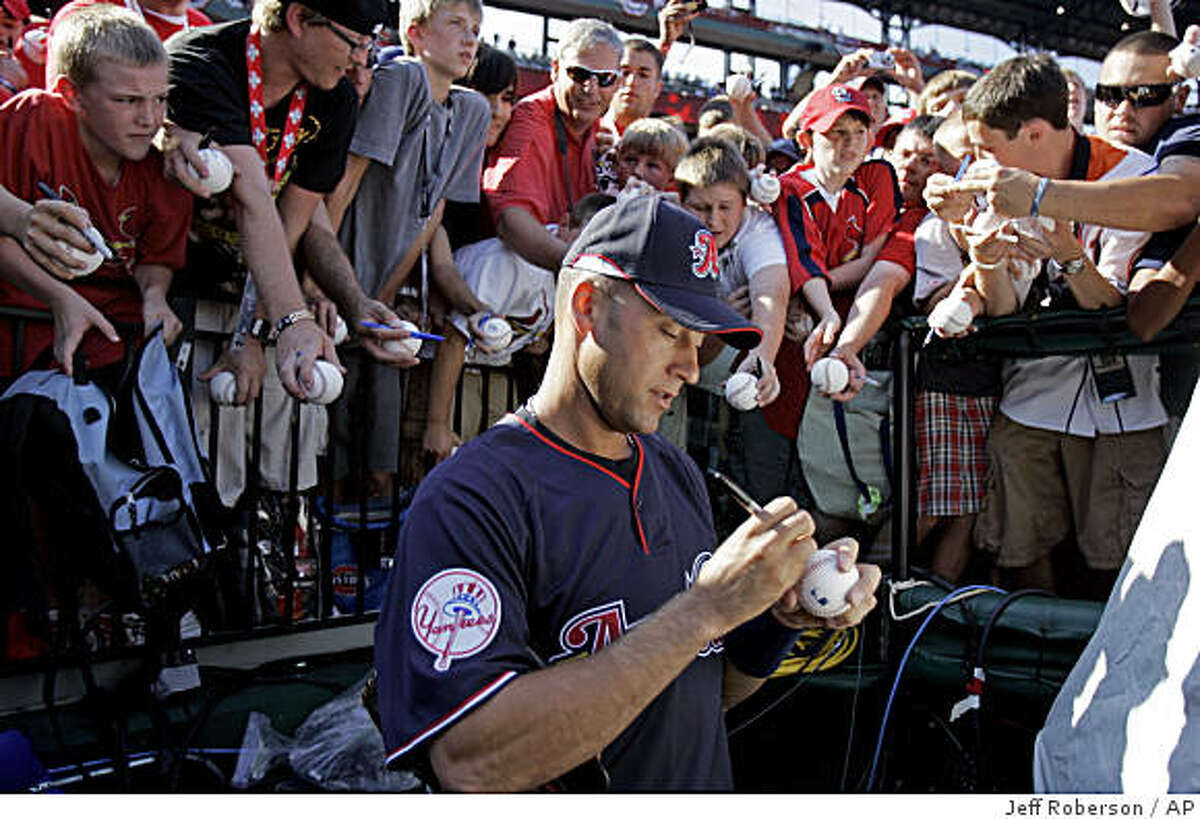 American League's Derek Jeter of the New York Yankees signs autographs during batting practice for the MLB All-Star baseball game in St. Louis, Monday, July 13, 2009. (AP Photo/Jeff Roberson)