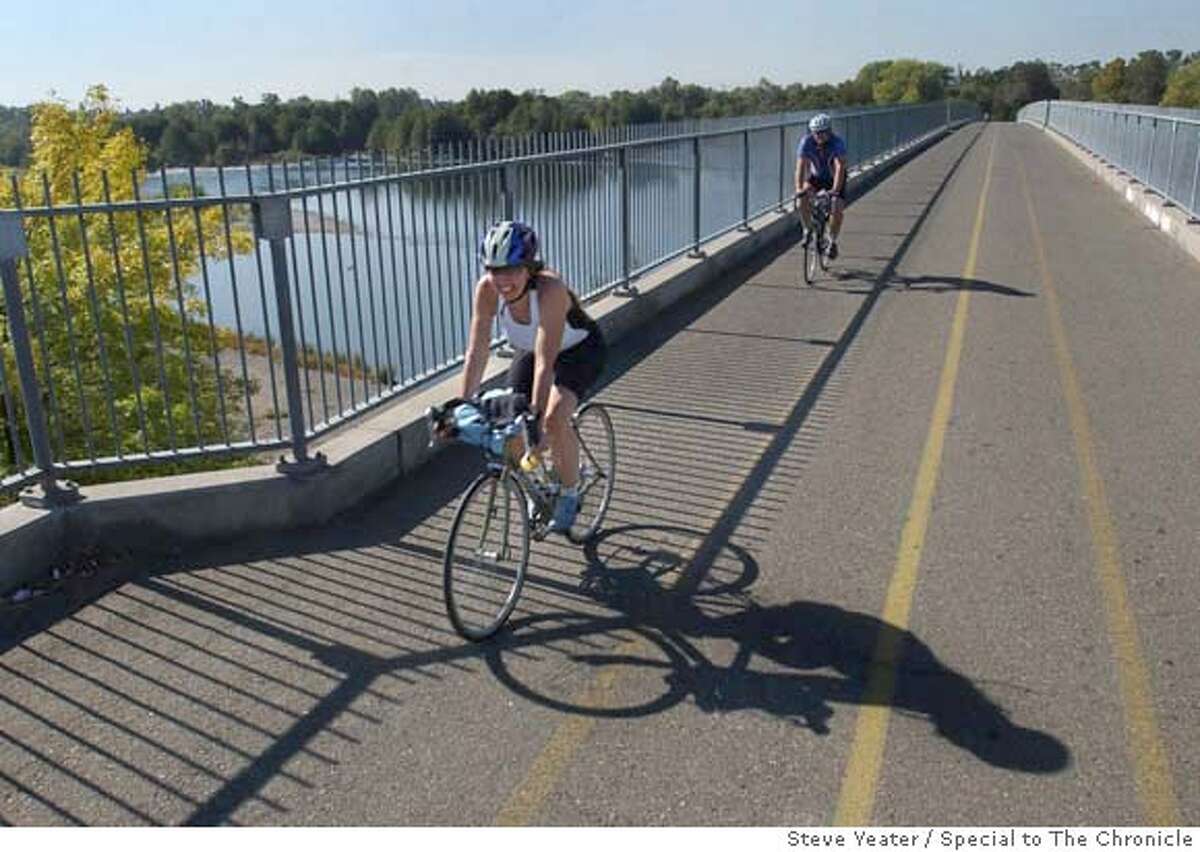 ###Live Caption:Cyclists cross a bridge over the American River at Goethe Park on the American River Parkway bicycle trail in Rancho Cordova, Calif., on Wednesday, Oct. 11, 2006. Photo by Steve Yeater / Special to The Chronicle###Caption History:Cyclists cross a bridge over the American River at Goethe Park on the American River Parkway bicycle trail in Rancho Cordova, Calif., on Wednesday, Oct. 11, 2006.(Photo/Steve Yeater)###Notes:###Special Instructions: