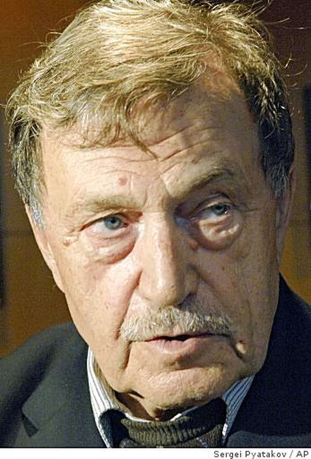 Vasily Aksyonov, Russian writer, dies