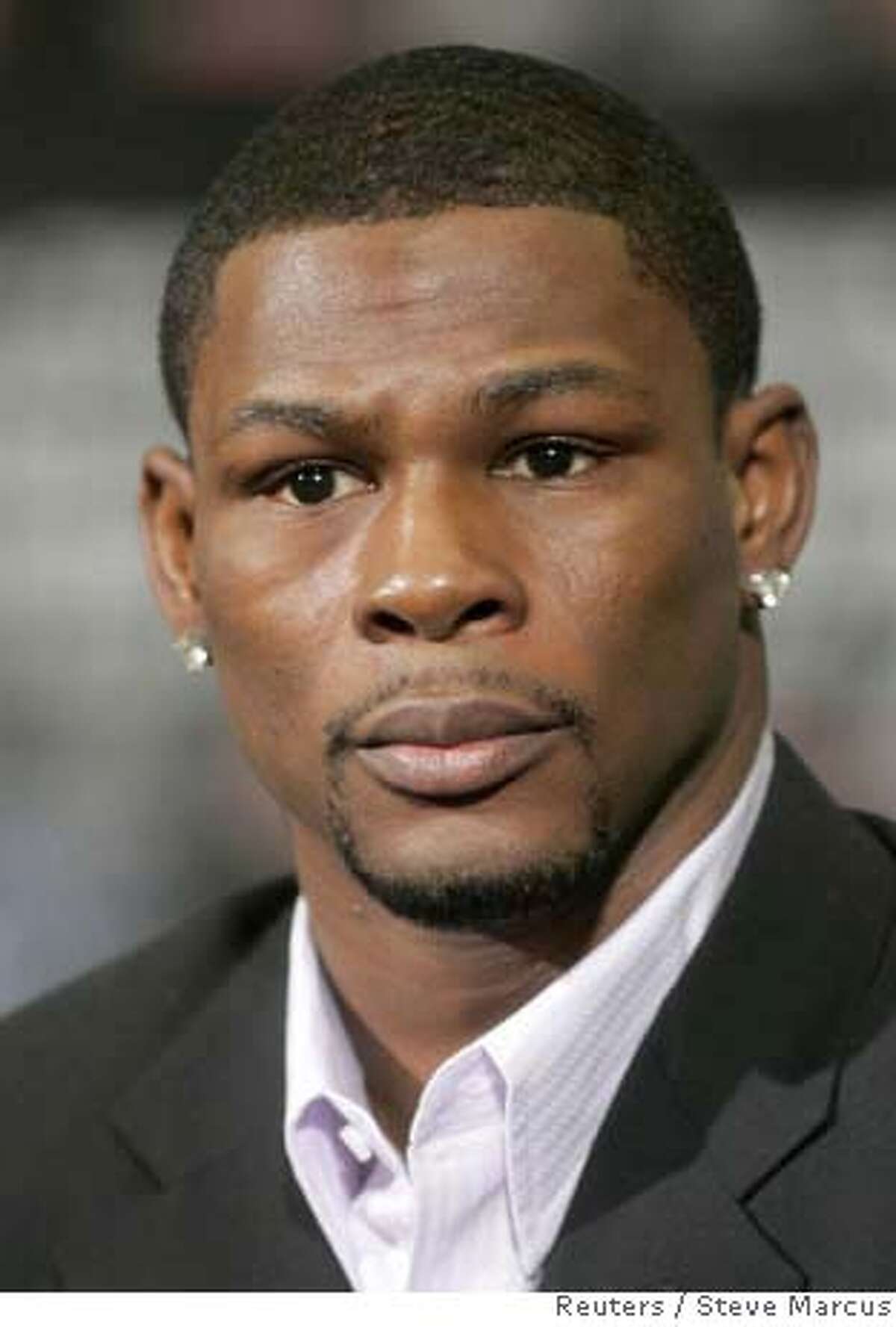 Jermain Taylor, of Arkansas, attends a news conference at the MGM Grand hotel in Las Vegas, Nevada February 13, 2008. Taylor will face WBC middleweight champion Kelly Pavlik, of Ohio, in a 12-round non-title rematch in the MGM Grand Garden Arena on February 16. REUTERS/Las Vegas Sun/Steve Marcus (UNITED STATES)