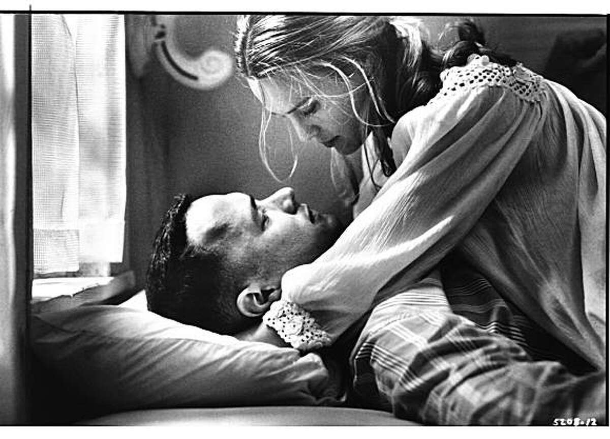 TOM HANKS WITH ROBIN WRIGHT IN "FORREST GUMP."