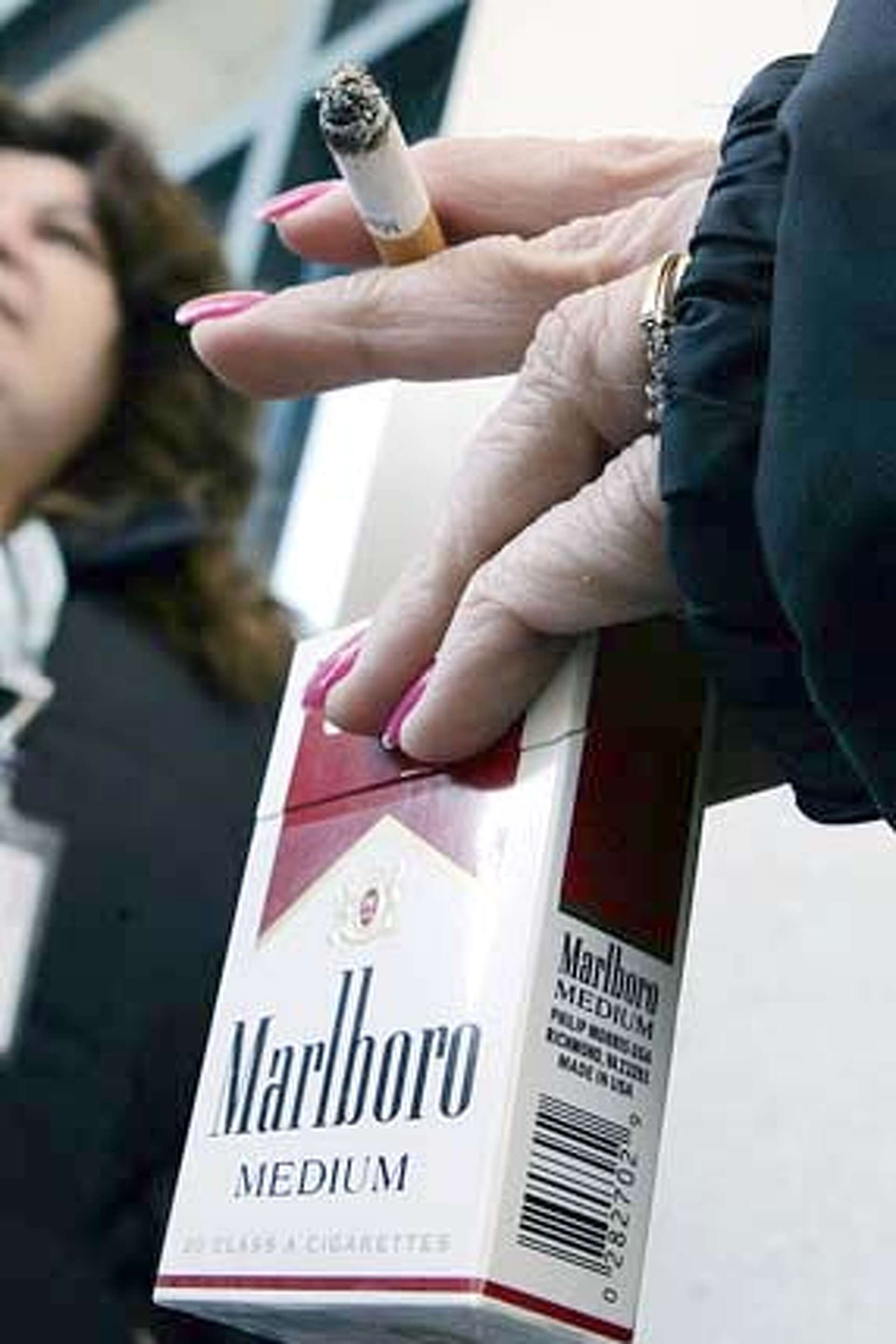 why is a cigarette called a fag I just found out that 'be a fag' is a fixed idiom in English. Is this actually a normal expression? : r/EnglishLearning why is a cigarette called a fag I just found out that 'be a fag' is a fixed idiom in English. Is this actually a normal expression? : r/EnglishLearning