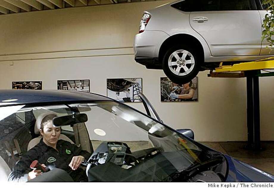 Garage S Hybrid Roach To Fixing Green Cars Sfgate Carolyn Coquillette Owner And Lead Technition Luscious Garage A Soma Auto Repair That