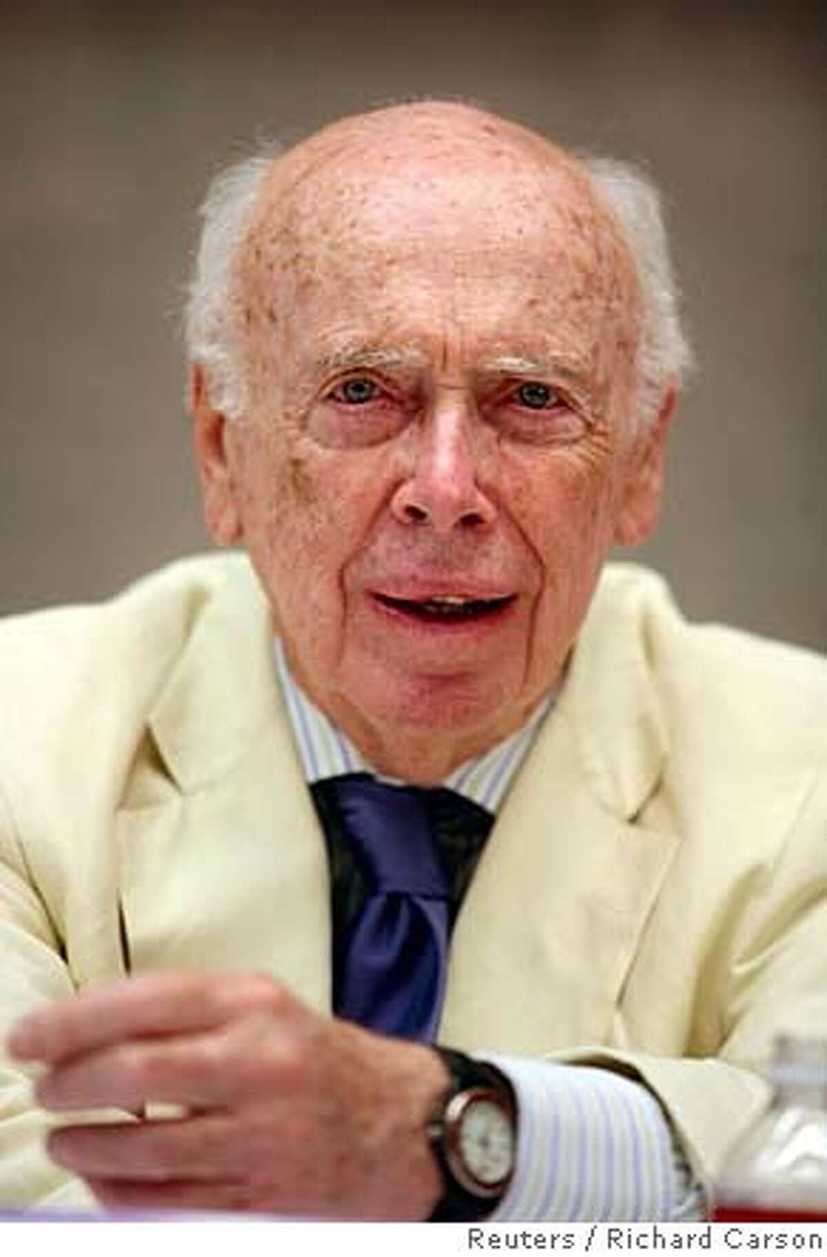 James D. Watson, co-discoverer of the DNA helix and father of the Human Genome Project, speaks at the Baylor College of Medicine's Human Genome Sequencing Center in Houston in this May 31, 2007 file photo. A prominent New York scientific laboratory suspended Nobel Prize-winning DNA authority Dr. James Watson on October 18, 2007 night over racially insensitive comments he was quoted as making in an interview earlier in the week. REUTERS/Richard Carson/Files (UNITED STATES) Ran on: 10-26-2007 James Watson said he despaired for Africa because blacks intel- ligence isnt like whites. Ran on: 10-26-2007