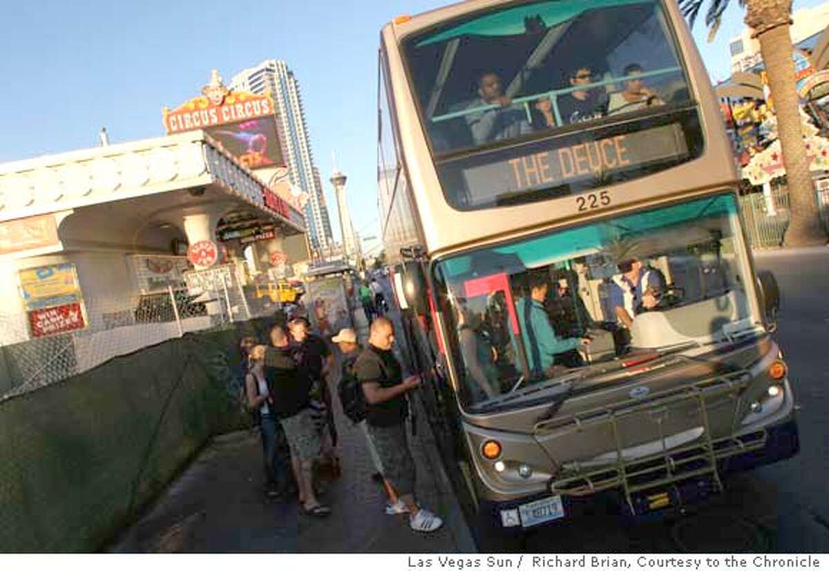 People board the Double Deuce tour bus on Las Vegas Boulevard, Las Vegas, on Thursday Nov. 15, 2007. Richard Brian / Las Vegas Sun MANDATORY CREDIT FOR PHOTOG AND SAN FRANCISCO CHRONICLE/NO SALES-MAGS OUT