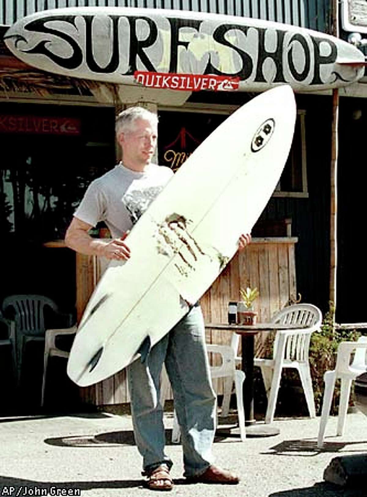 Shark Bites Surfboard / Great white spotted off San Mateo coast