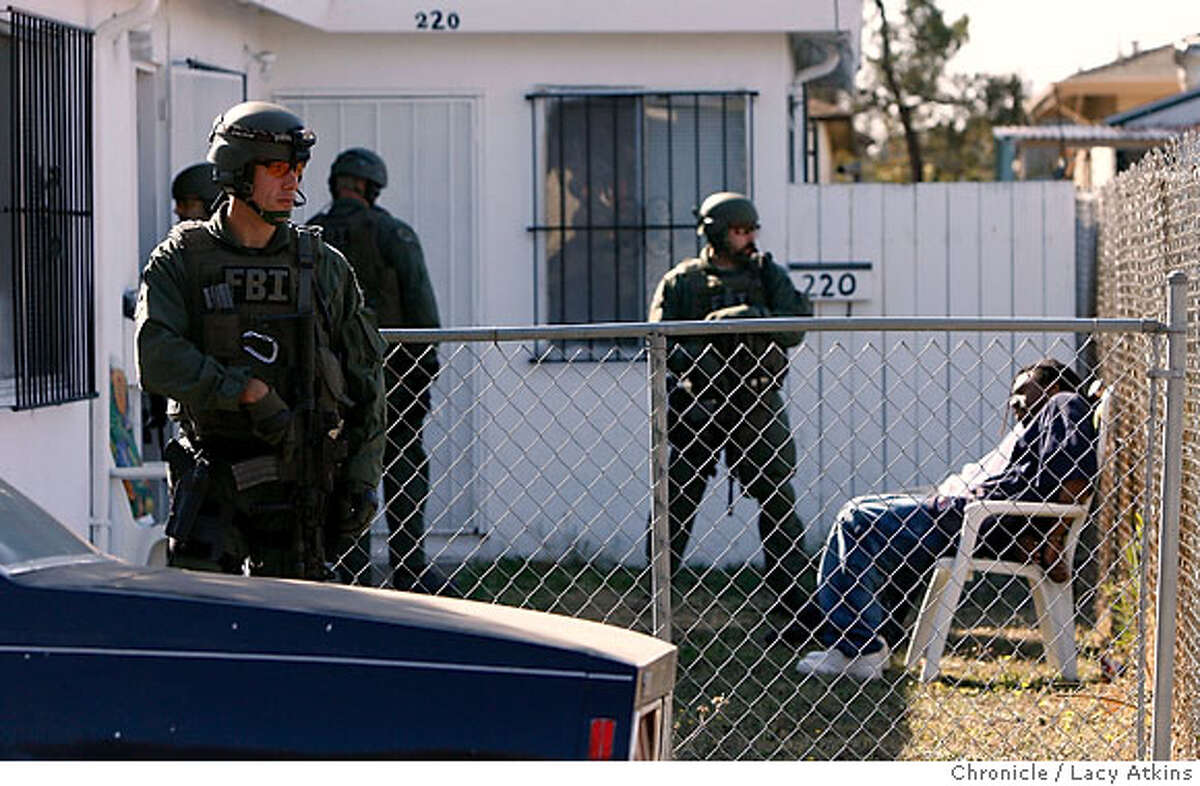NORTH RICHMOND / 15 arrests as violent gang is hit again / Dramatic