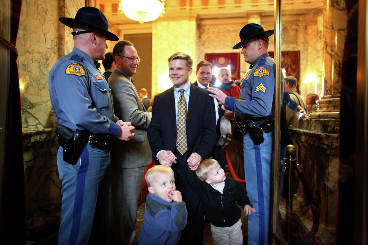 Gregoire signs same-sex marriage bill