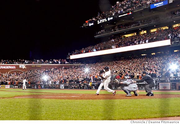 Bonds hits his 715th home run