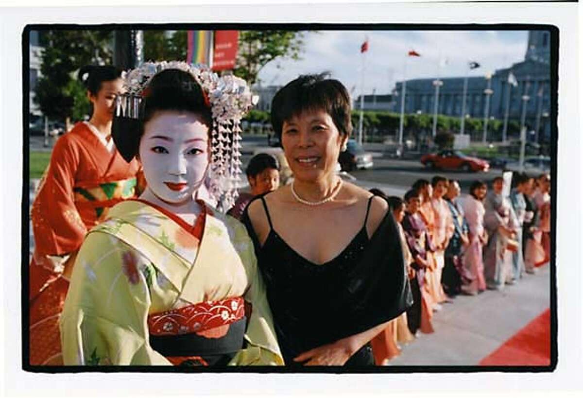 Photo credit: Caroine Kopp L-R: Geisha Umechika and Ikuko satoda from the COO Asian Art at the Asian Art Museum's "Night of the Geisha."