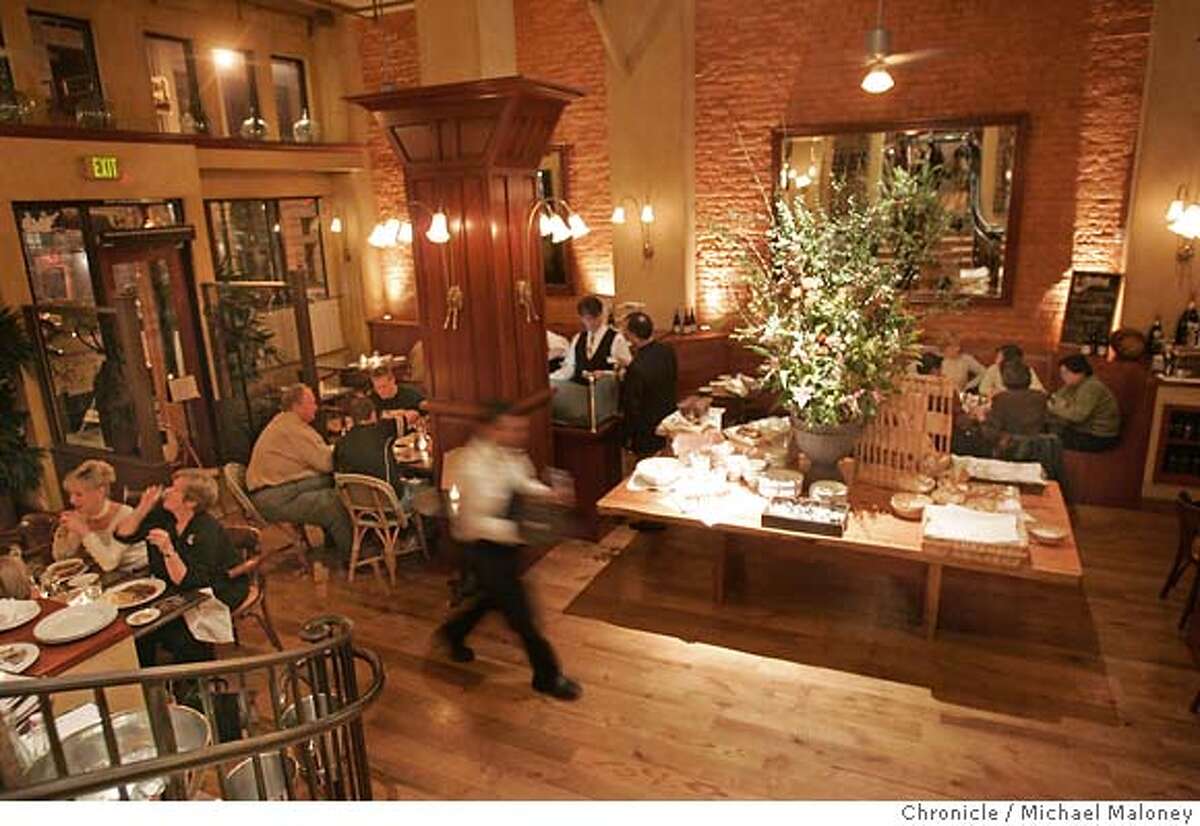 Cafe De La Presse Impresses Renovated San Francisco Cafe Restaurant Is A Francophile S Delight