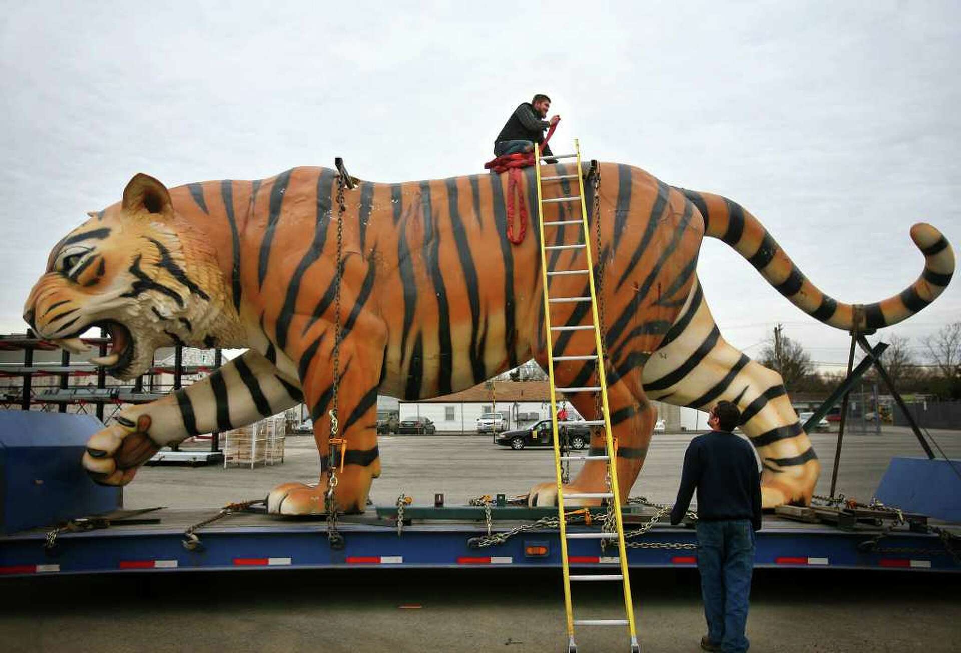 Tiger statues being refurbished in Milford