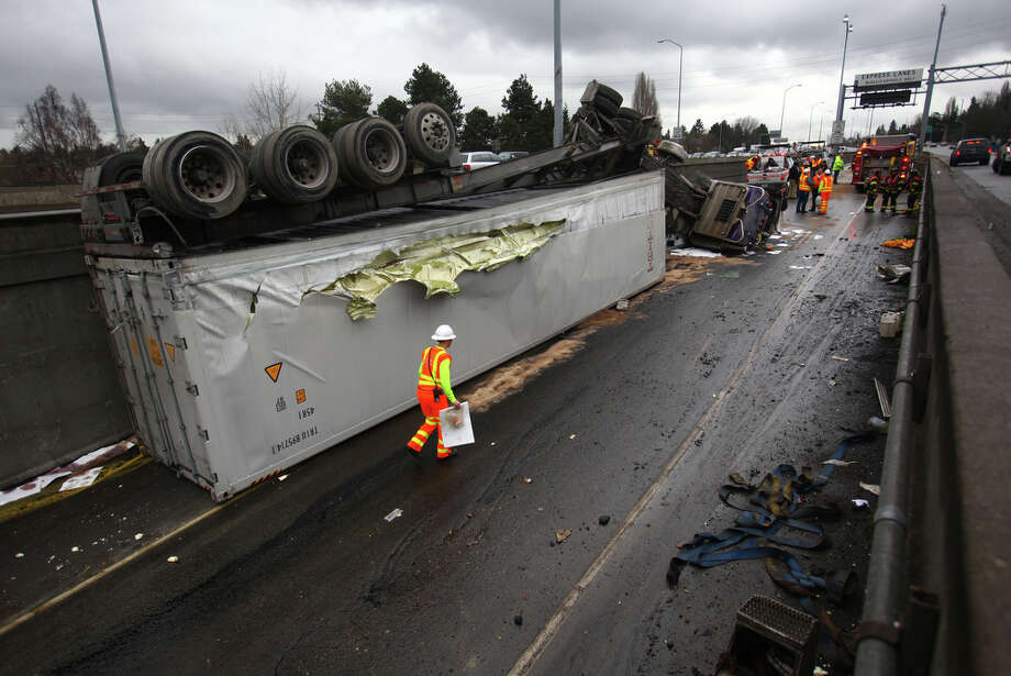 Semi flips onto I5 in Seattle, 4 hurt