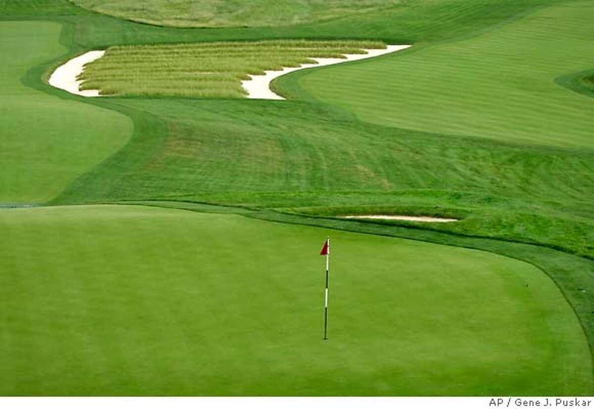 Players go to great lengths to play Oakmont