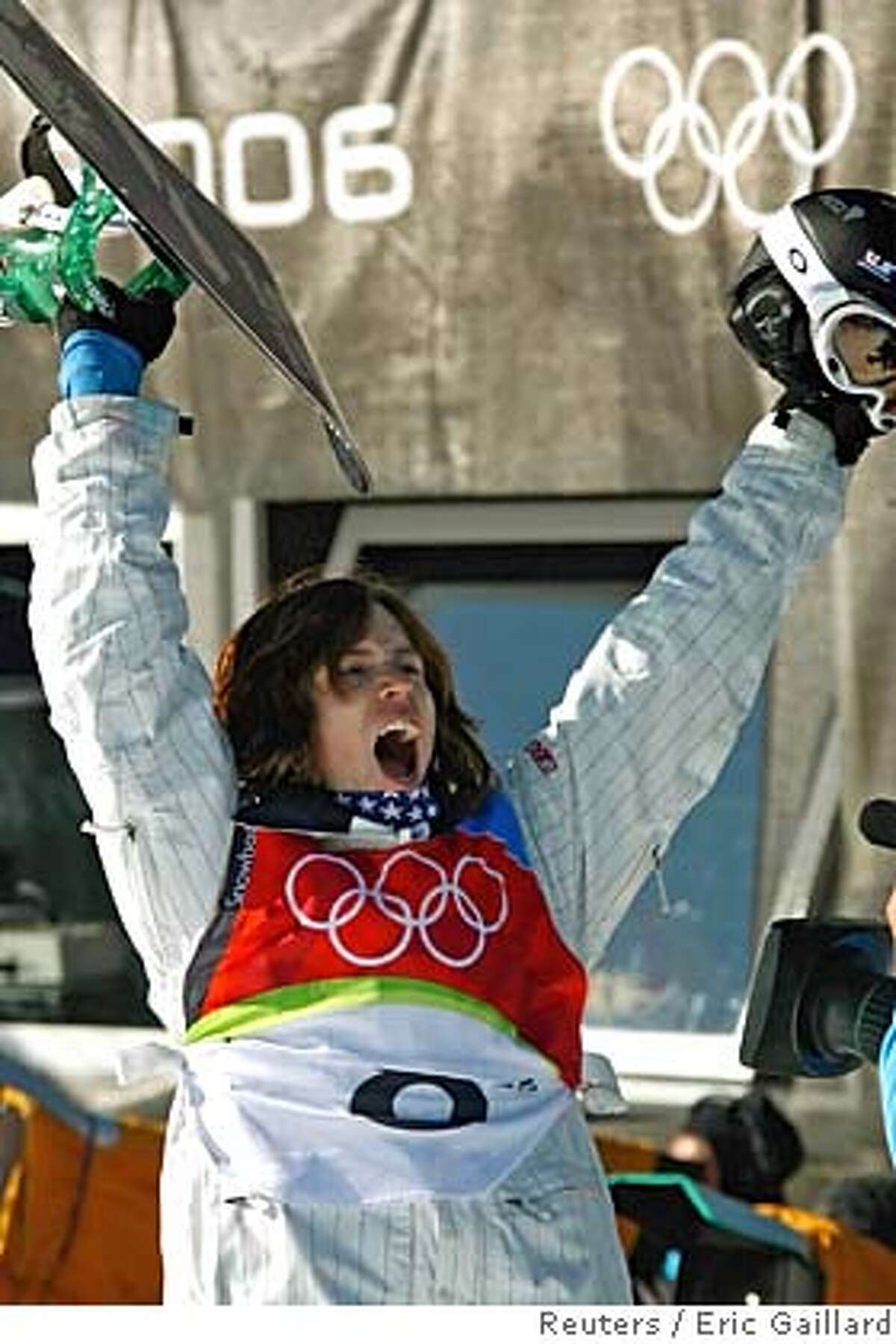 Shaun White of the U.S. celebrates during the final of the men's half pipe snowboarding competition at the Torino 2006 Winter Olympic Games in Bardonecchia, Italy February 12, 2006. REUTERS/Eric Gaillard 0