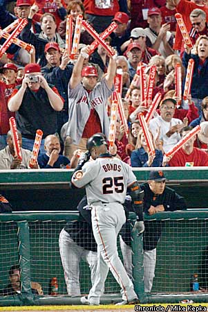 Oct 17, 2002 - Anaheim, CA, USA - JEFF KENT stretches with his son Hunter,  4, during the Giants first practice in Anaheim at Edison Field. The 2002  World Series kicks off