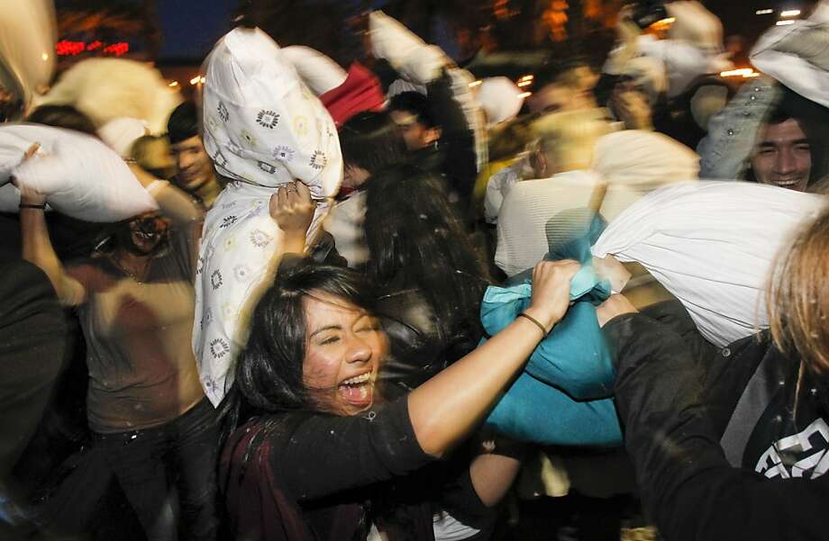 Seventh Annual Valentine S Day Pillow Fight Sfgate