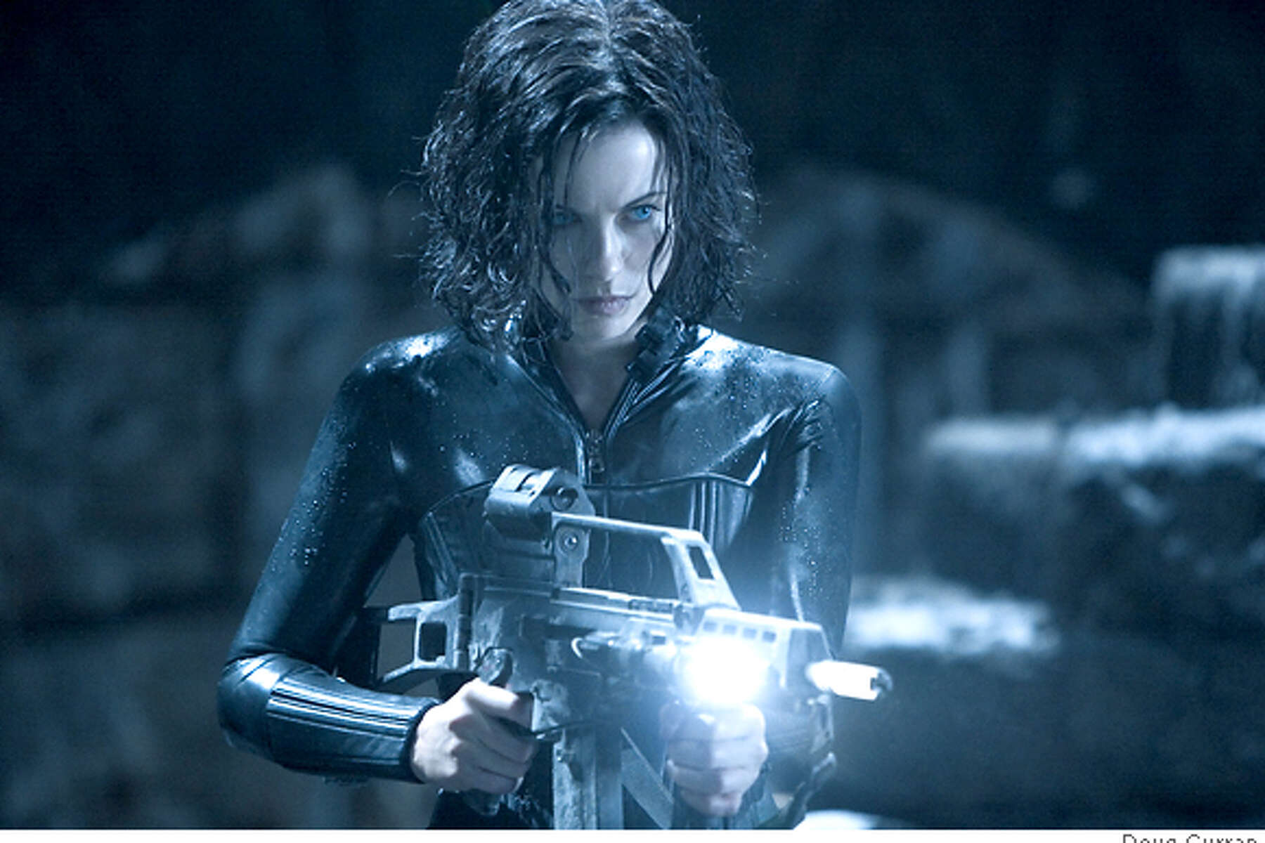 Vampires and werewolves get mopey in 'Underworld'