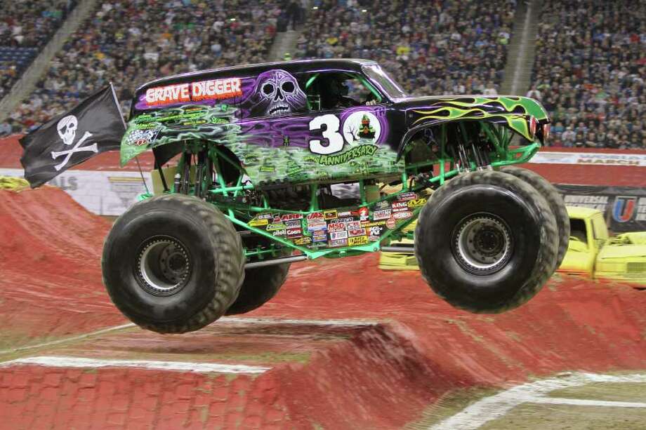 Monster Jam rumbles into Webster Bank Arena - Connecticut Post