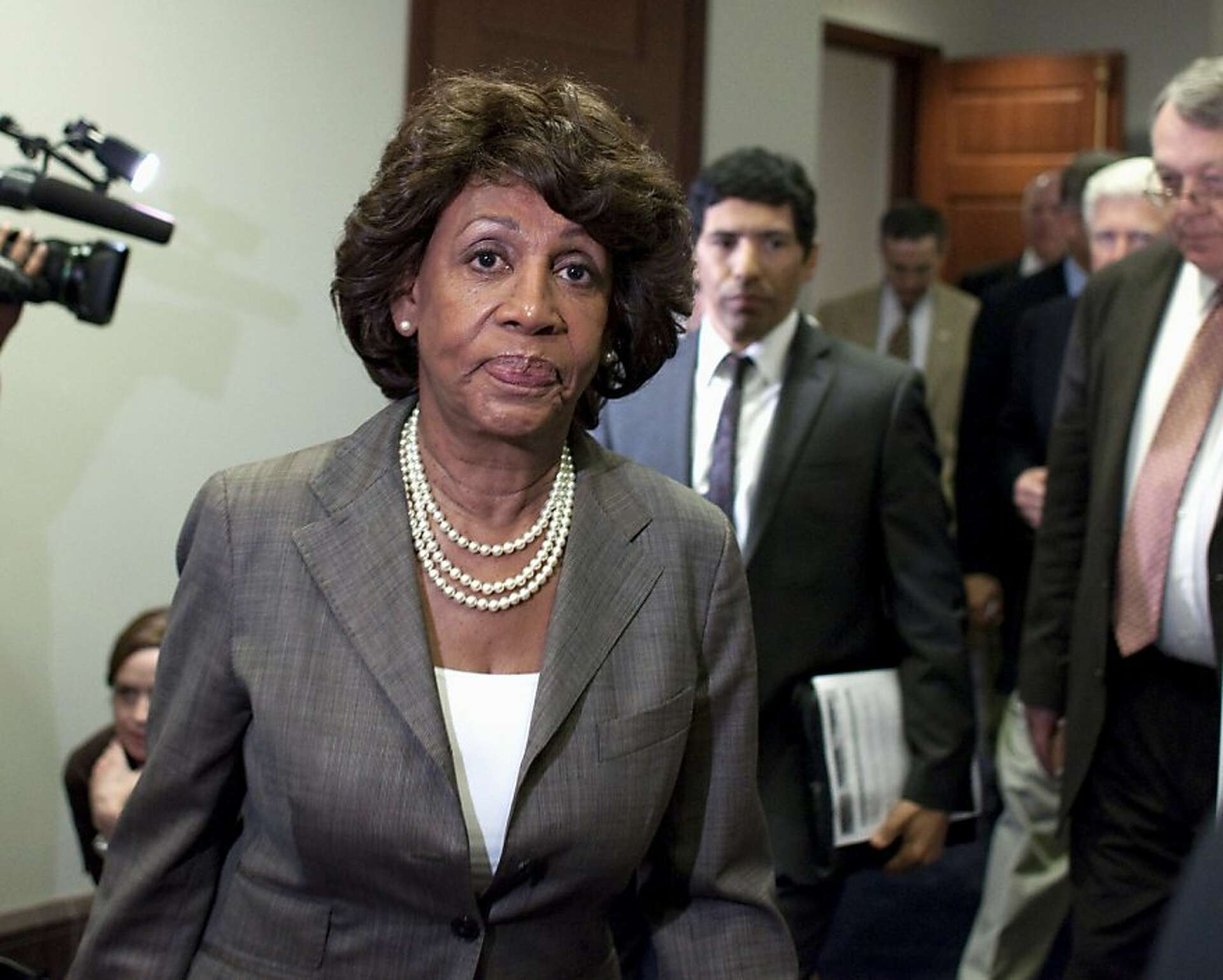 Maxine Waters cleared by ethics investigator