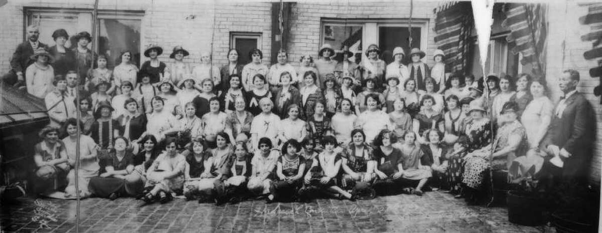 This vintage photo may document Hadassah members attending a 1925 convention of Texas Zionists.