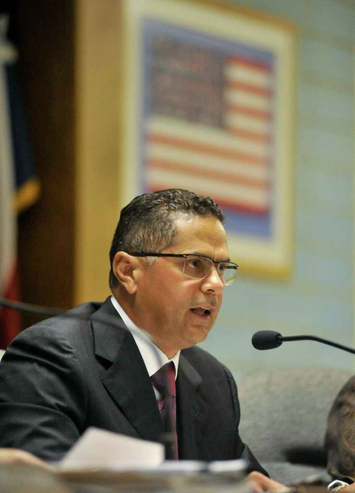 Dr. Robert Durón resigns his position as superintendent of the SAISD during a Feb. 20, 2012, board meeting.