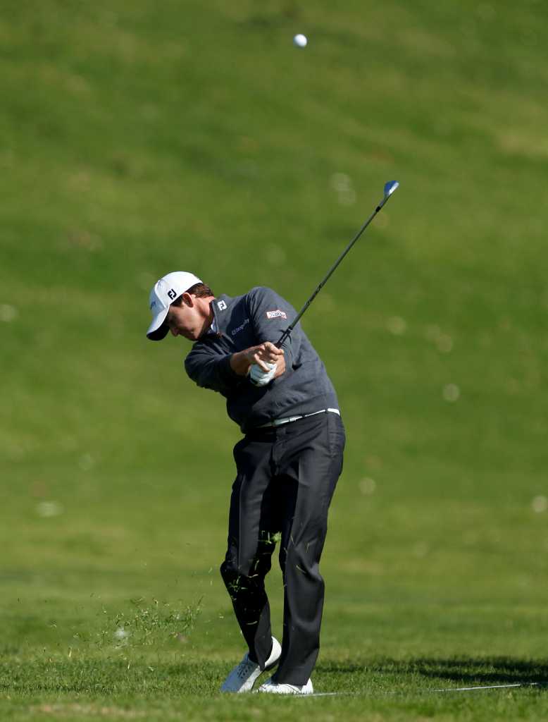 Golf: Walker off to roaring start