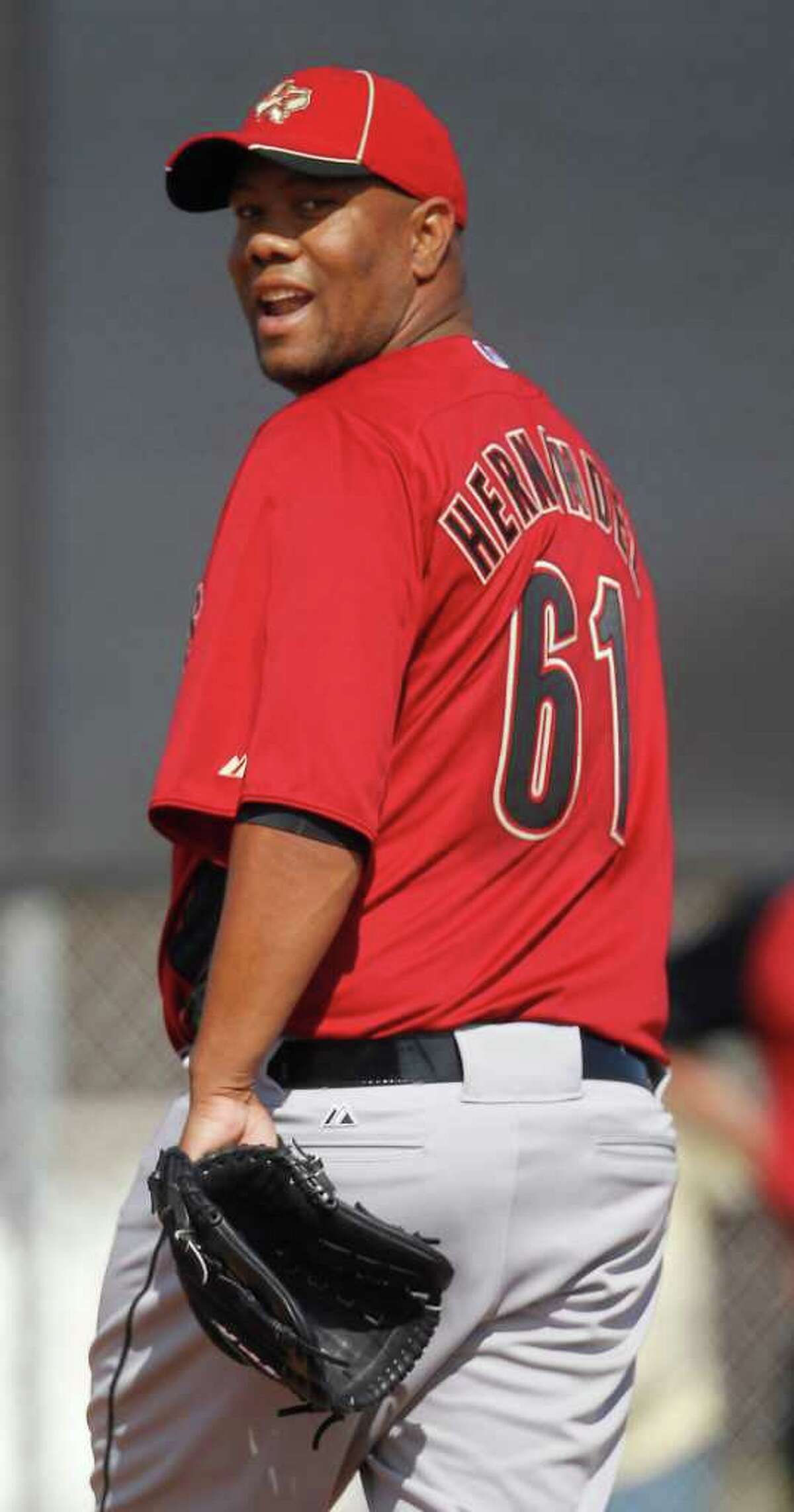 Hernandez brings veteran savvy to Astros' staff