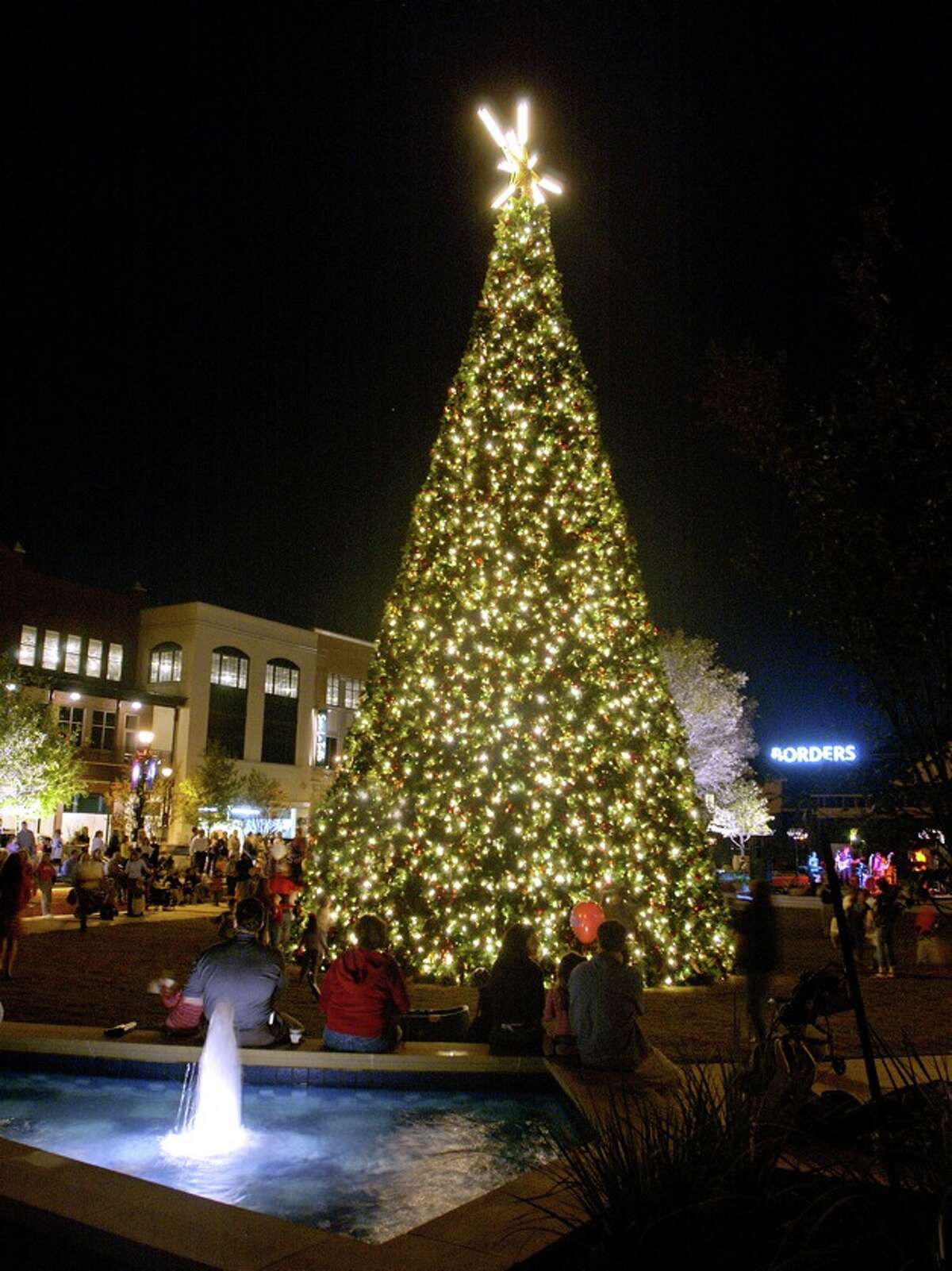 Woodlands Market Street Christmas Tree 2022 Photos Woodlands Boy, 8, Chosen As Market Street's Christmas Tree Lighter