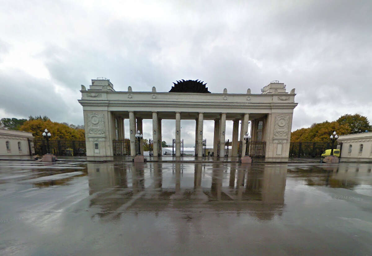 Tour Moscow and Saint Petersburg from you desk