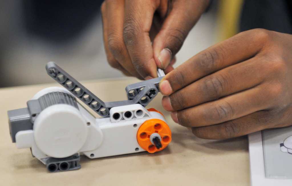 Photos: Building their own robots