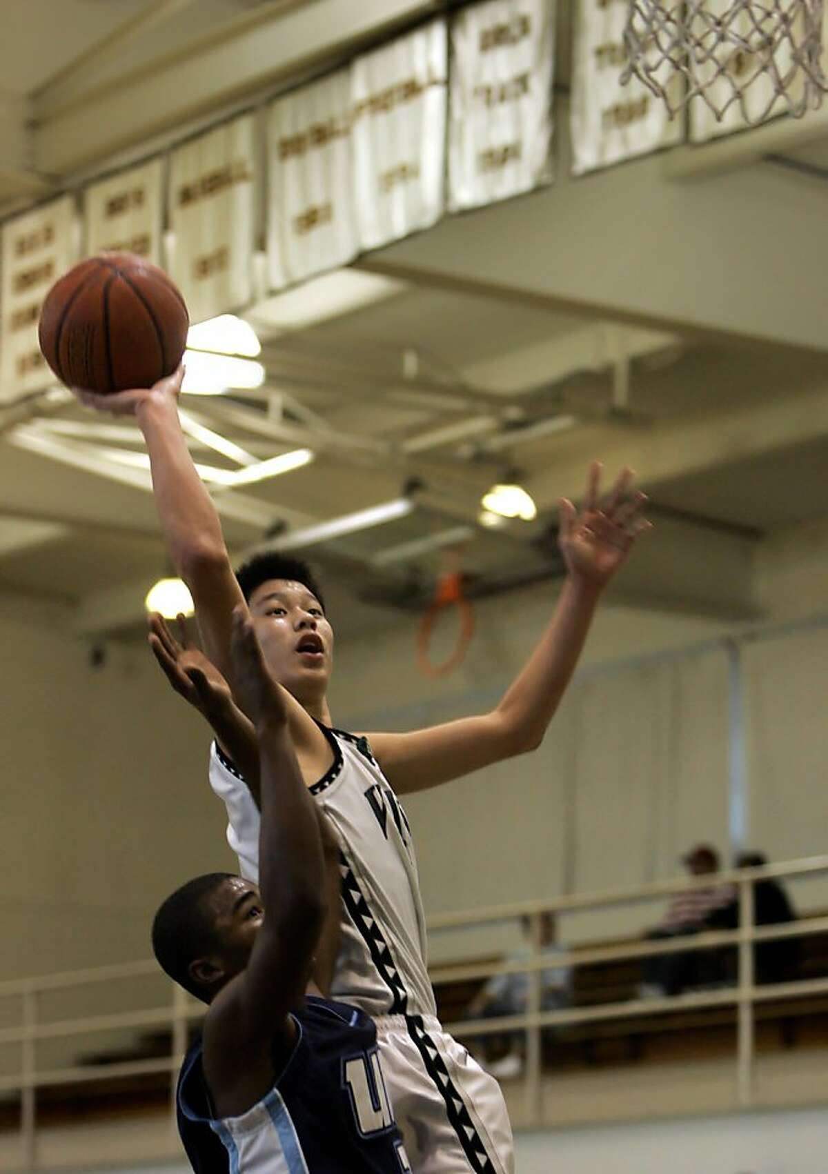 Jeremy Lin led Palo Alto High School to a state Division II championship in 2006.