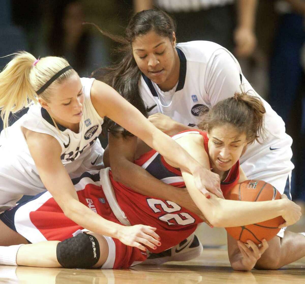Houston's Roxana Button (22) is swarmed by Rice's Jessica Goswitz, left, and Candace Ashford in the first half of Thursday night's Conference USA game.