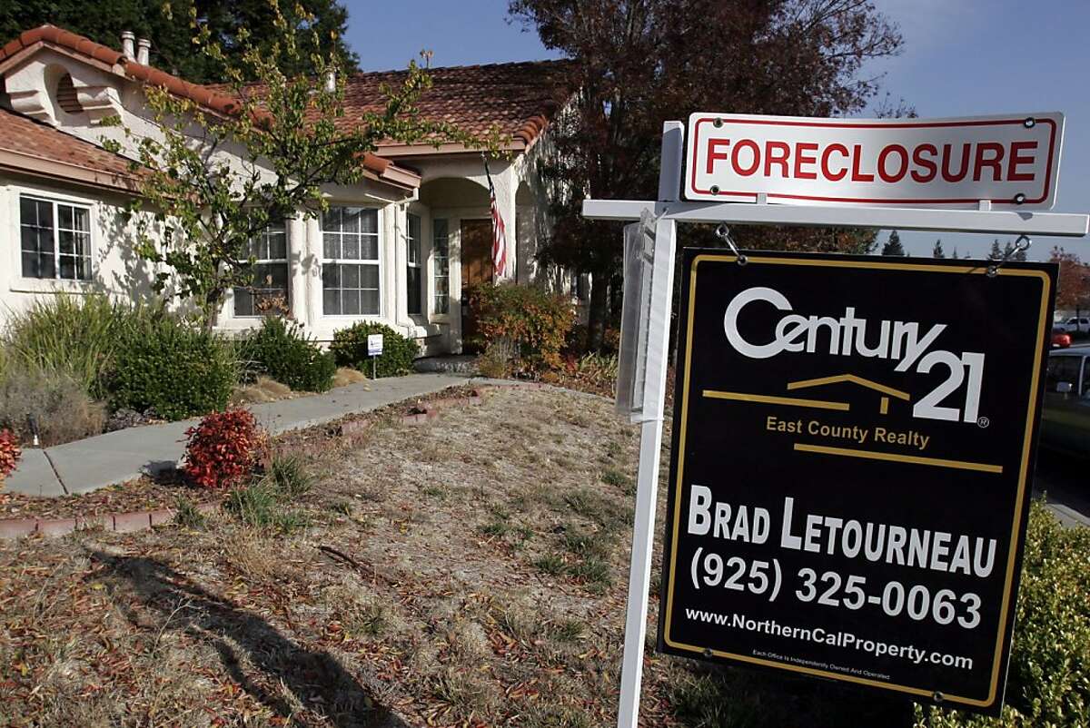 Foreclosures, default notices plunge