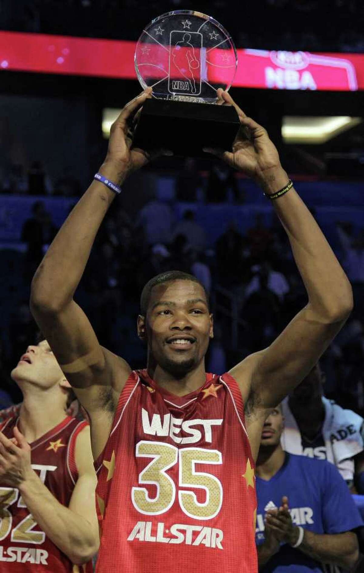 West stars hold off East, LeBron West stars hold off East, LeBron