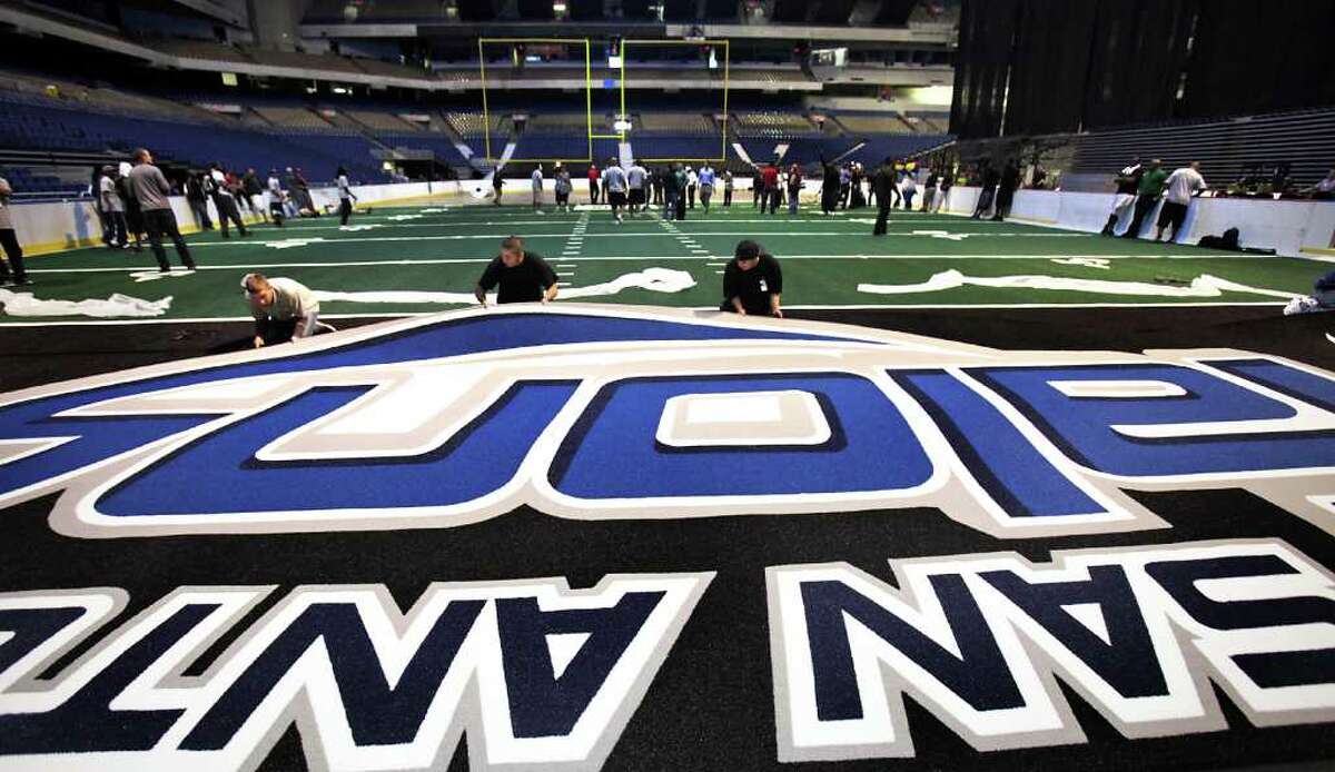The San Antonio Talons, the new Arena Football League team, takes a look at the Alamodome, the team's new home. Tuesday, Feb. 28, 2012. Bob Owen/Express-News