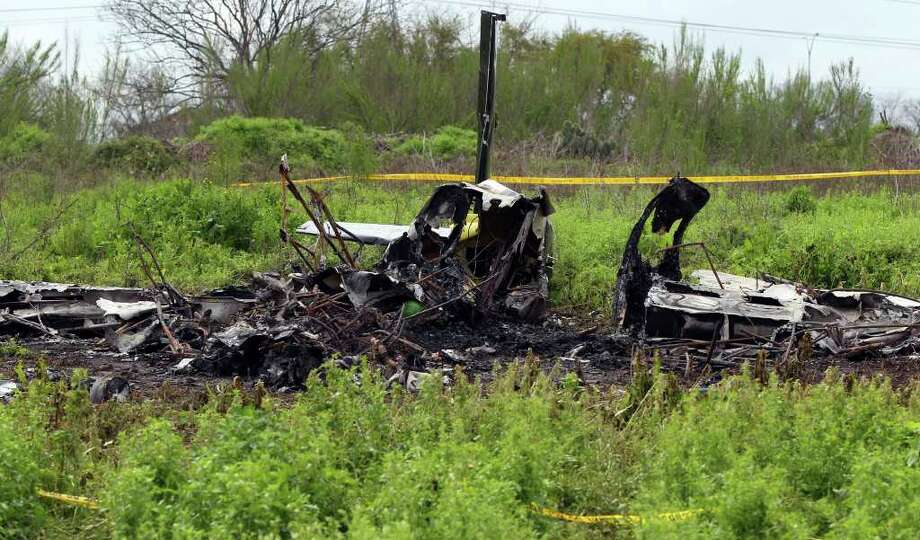 Plane Crash Victims Are Id D San Antonio Express News