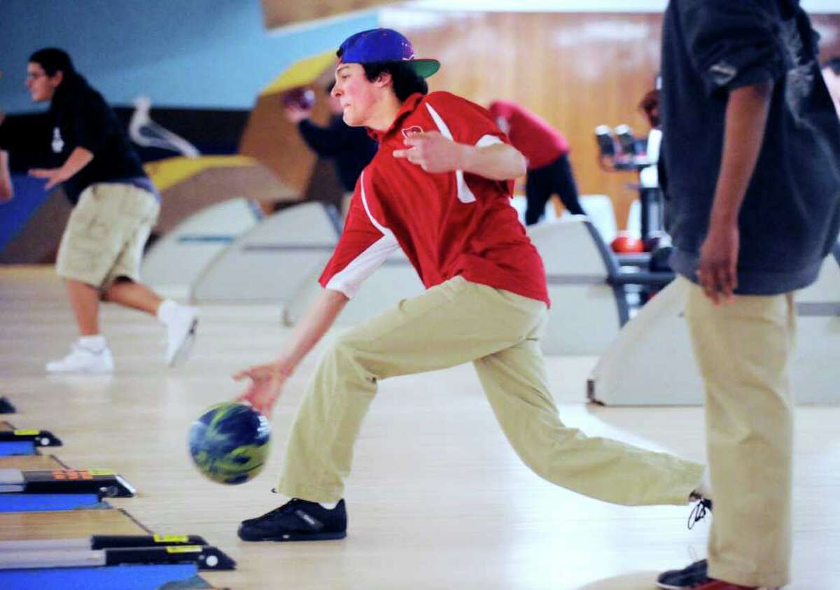 Greenwich bowling team wins first state championship
