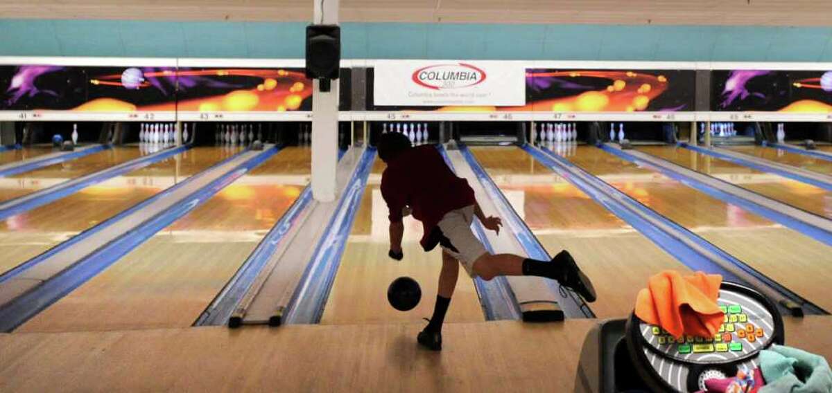 Greenwich bowling team wins first state championship