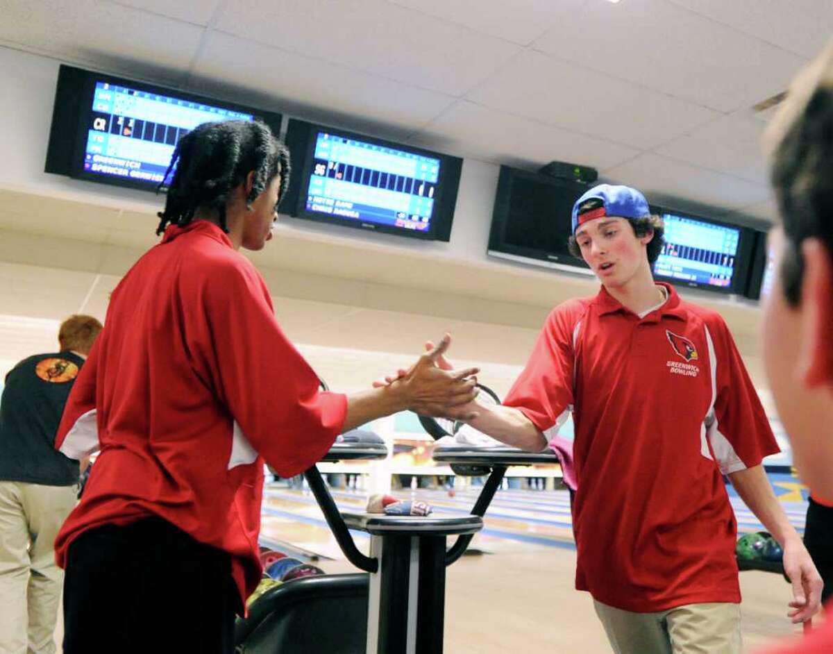 Greenwich bowling team wins first state championship