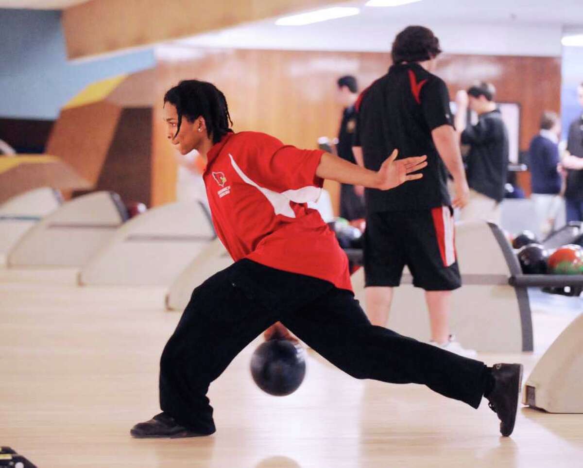 Greenwich bowling team wins first state championship