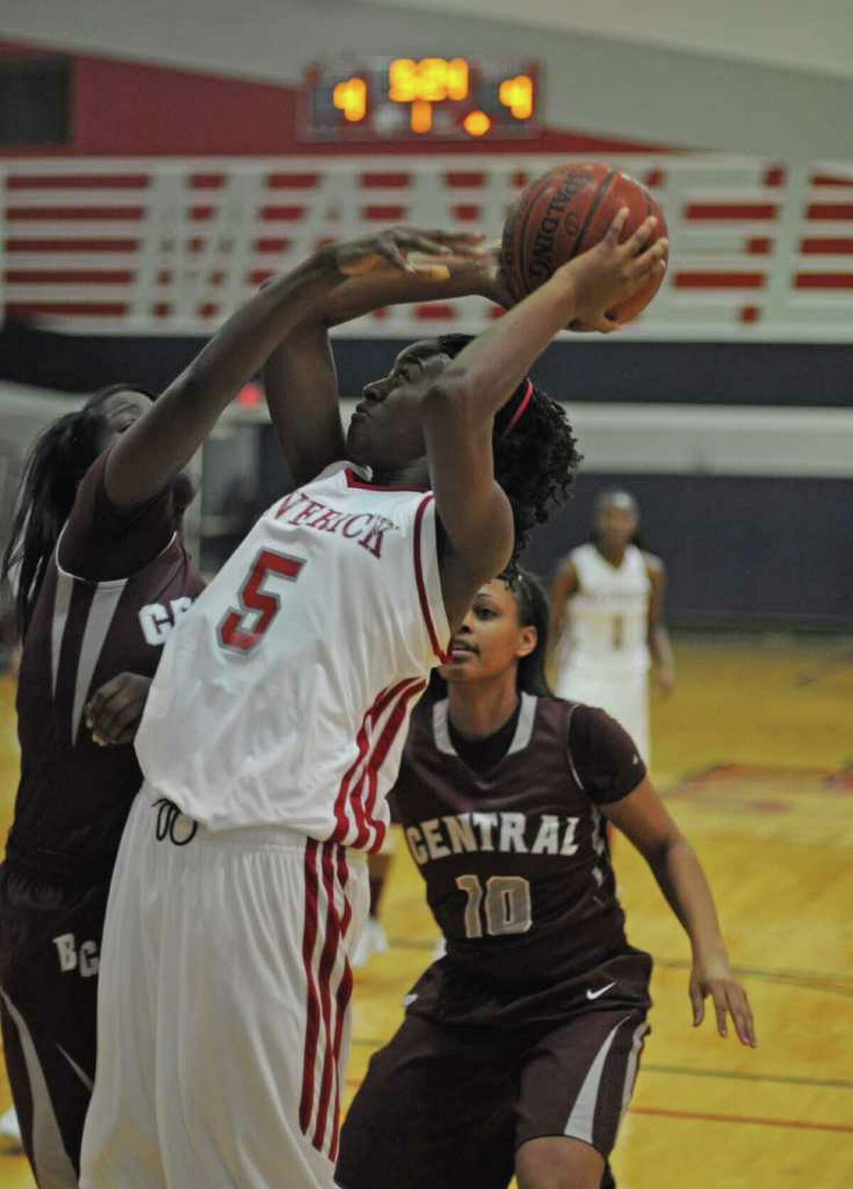 Girls basketball: Manvel bows out in regionals