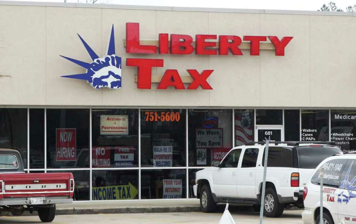 Suspect sought in Lumberton robbery