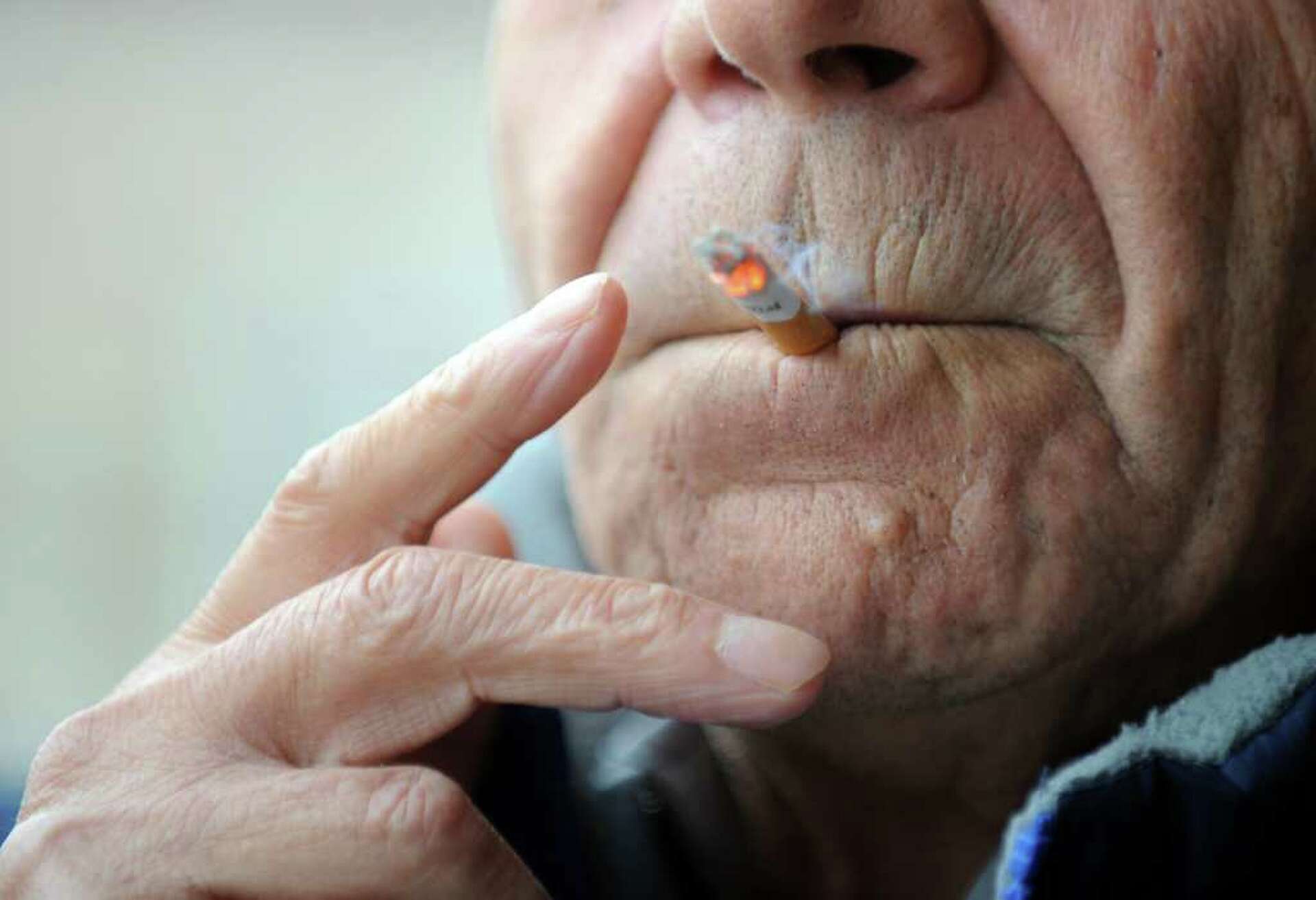 how much tobacco in 1 cigarette Comparison of nicotine content on a per-cigarette basis