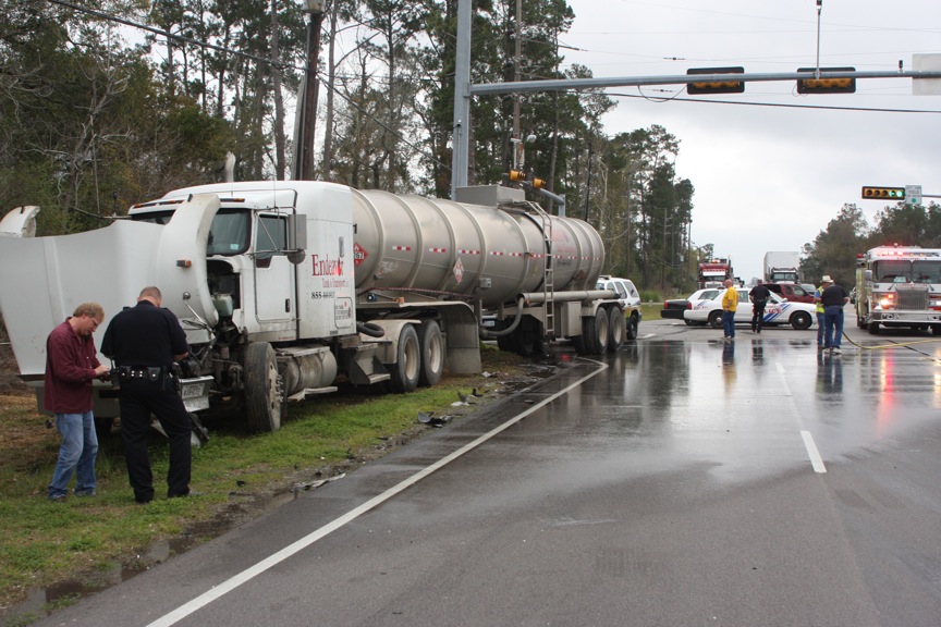 Three injured in Lumberton wreck