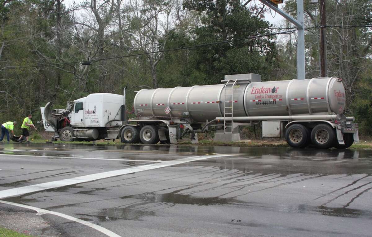 Three injured in Lumberton wreck