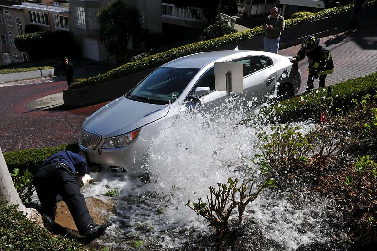 A vehicle traveling down the crooked block of San Francisco?•s Lombard Street struck a fire hydrant this afternoon, causing water to flood into some nearby homes.