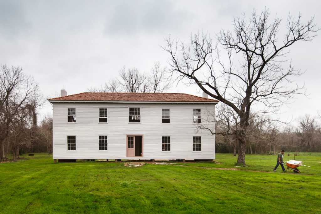 https://s.hdnux.com/photos/11/64/43/2574539/4/rawImage.jpg